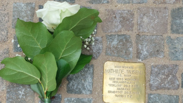 Stolpersteinverlegung in Erinnerung an Mathilde Tausend in Bischmisheim Image