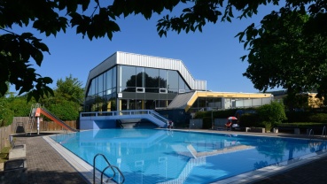 Kombibad Altenkessel von außen Image