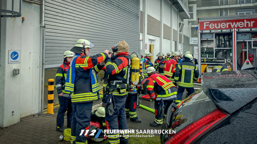 Einsatzbilder: Brand AVA-Velsen im Müllbunker Einsatzbilder: Brand AVA-Velsen im Müllbunker