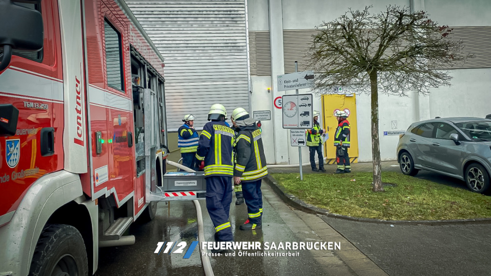 Einsatzbilder: Brand AVA-Velsen im Müllbunker Einsatzbilder: Brand AVA-Velsen im Müllbunker