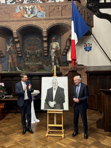 Oberbürgermeister Uwe Conradt (l.) mit dem Jubilar, Ehrenbürger Professor August-Wilhelm Scheer Image
